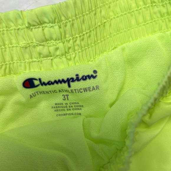 Champion‎ - Picture 3 of 9